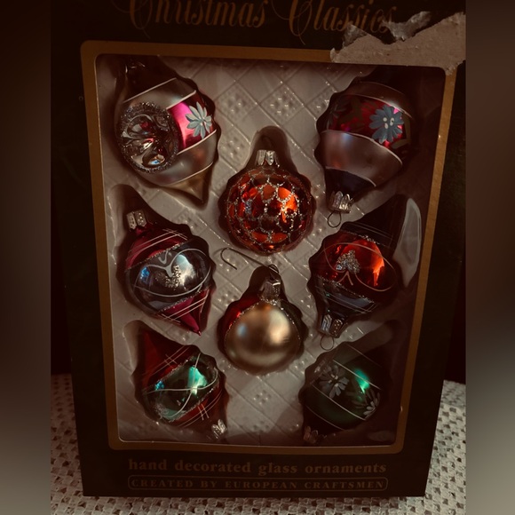 8 Vintage Commodore Christmas Classics Glass Glitter Ornaments Romania - Picture 1 of 5